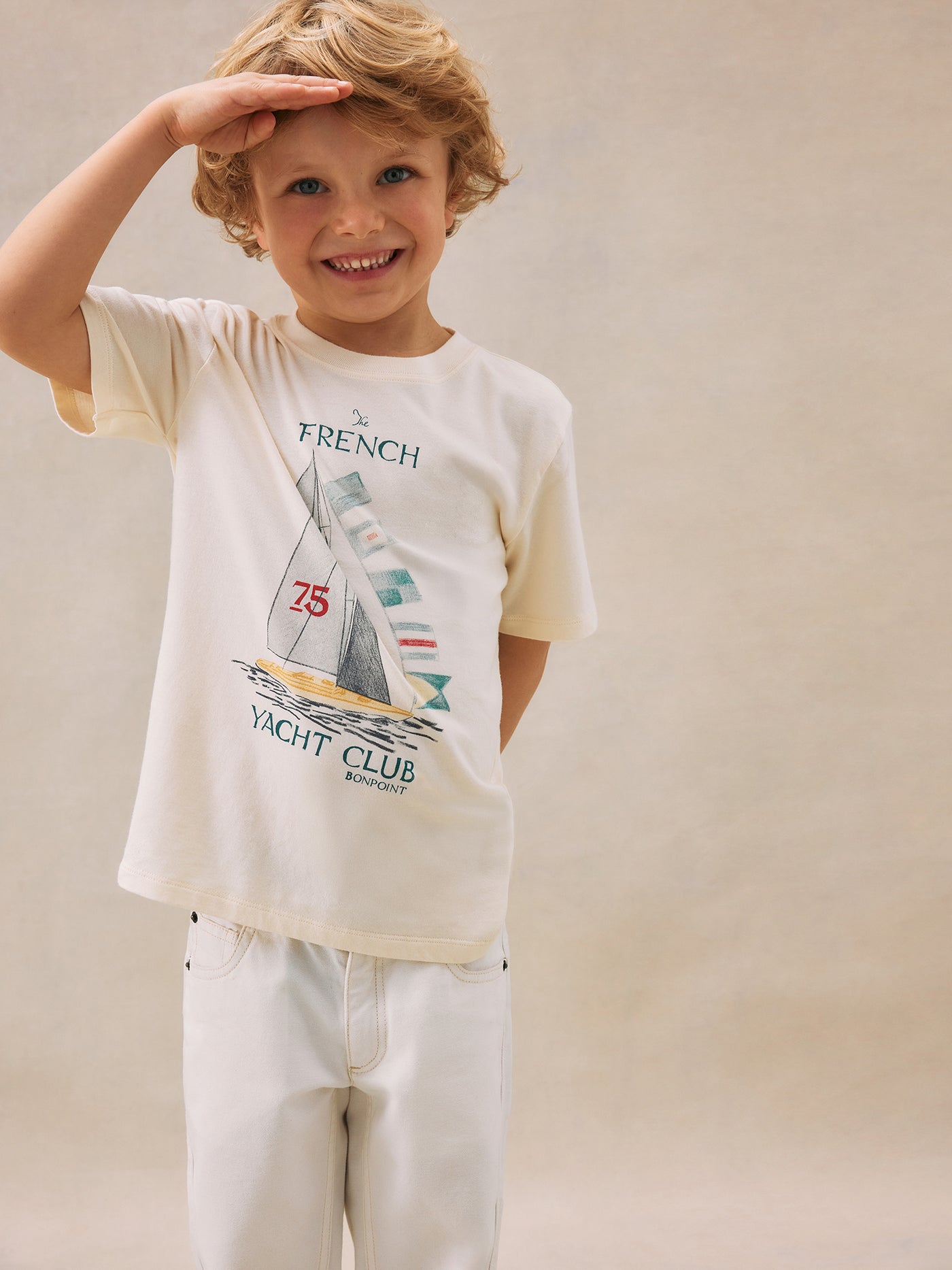 Look de niño verano 2025 Camiseta barco