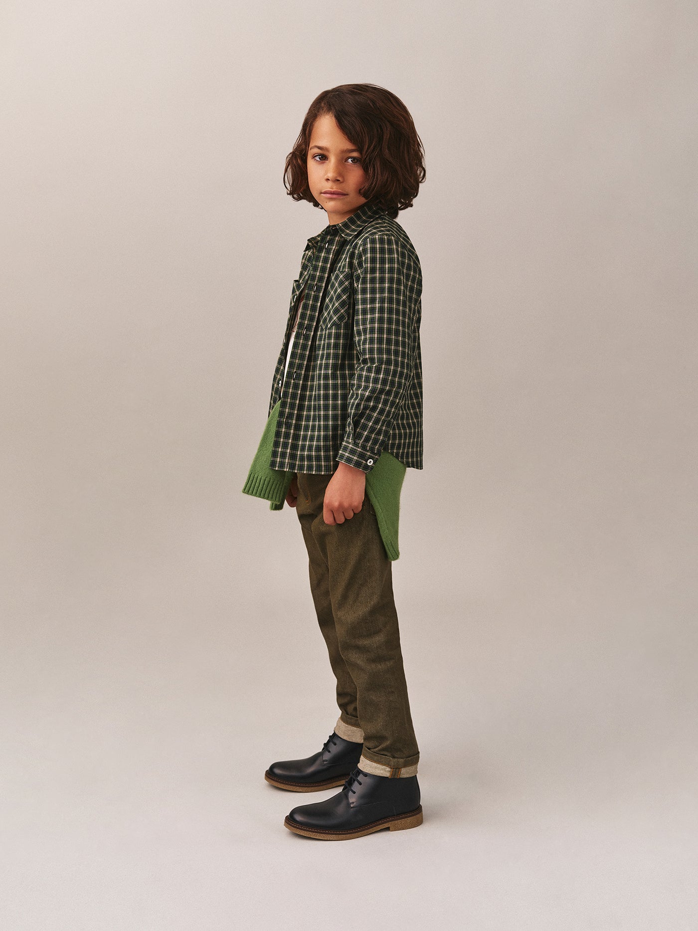 Look de niño invierno 2025 - Camisa verde