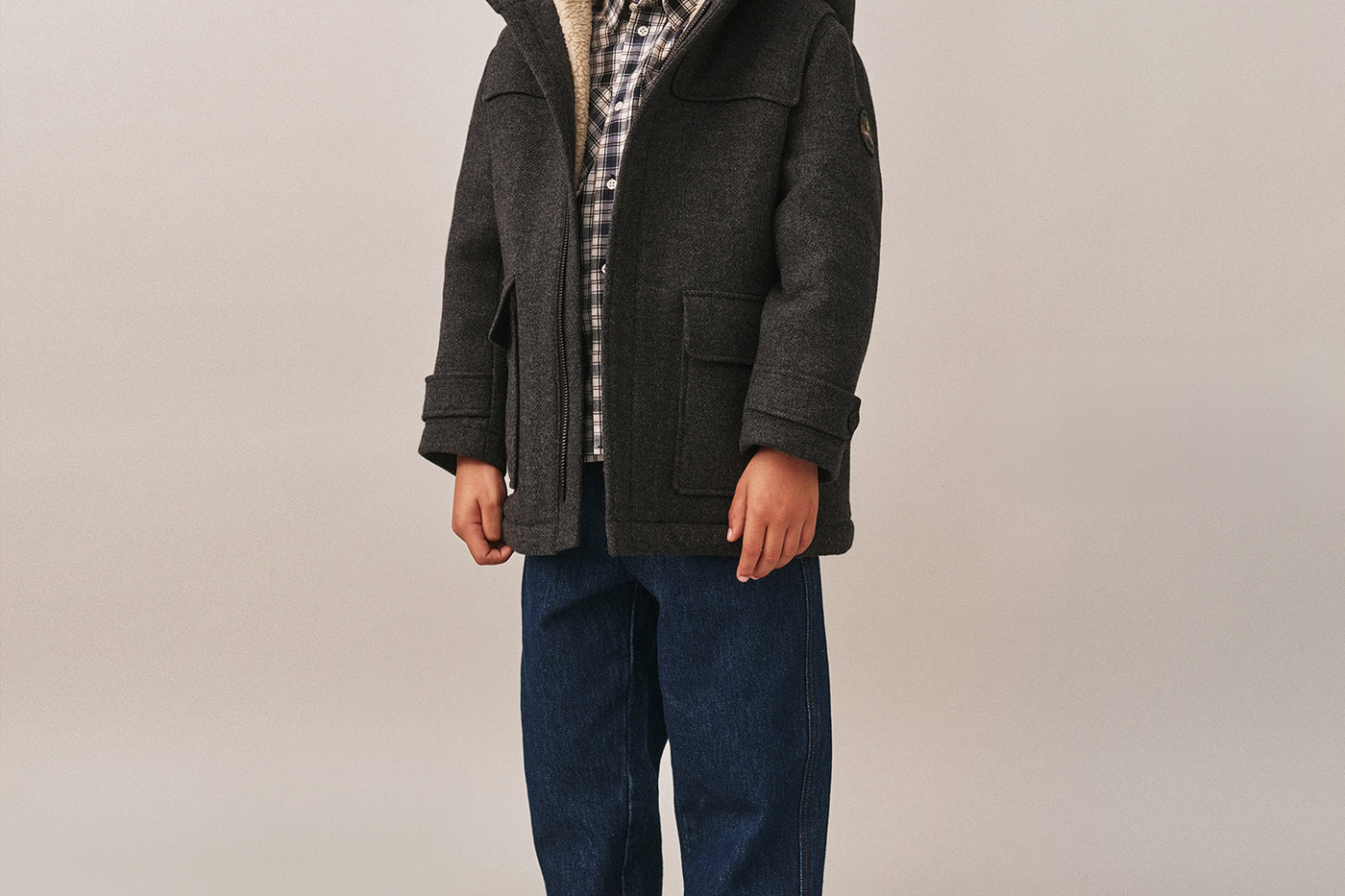 Look de niño invierno 2025 - Abrigo gris jaspeado
