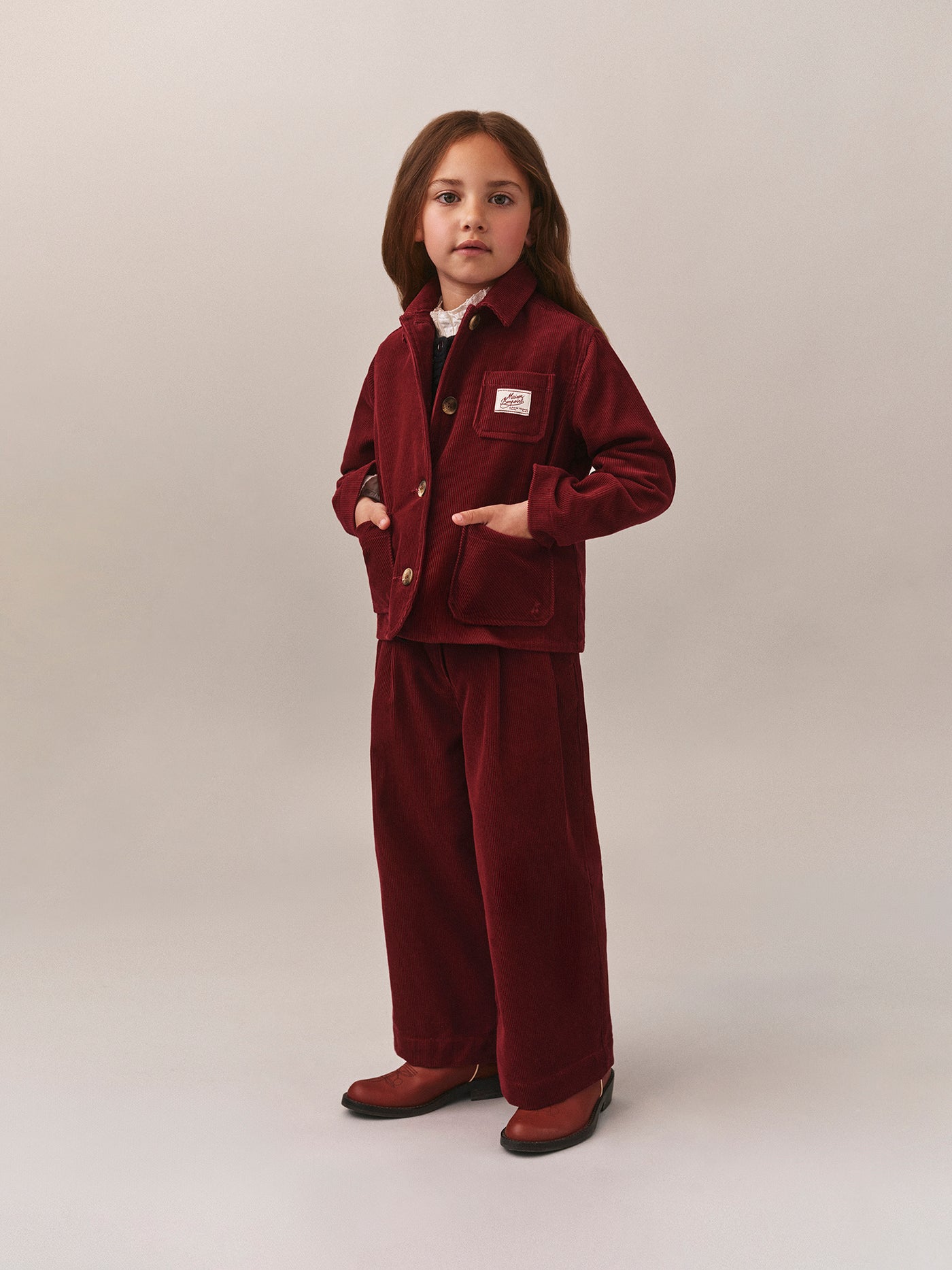 Mädchen Winterlook 2025 – Rotes Samtset