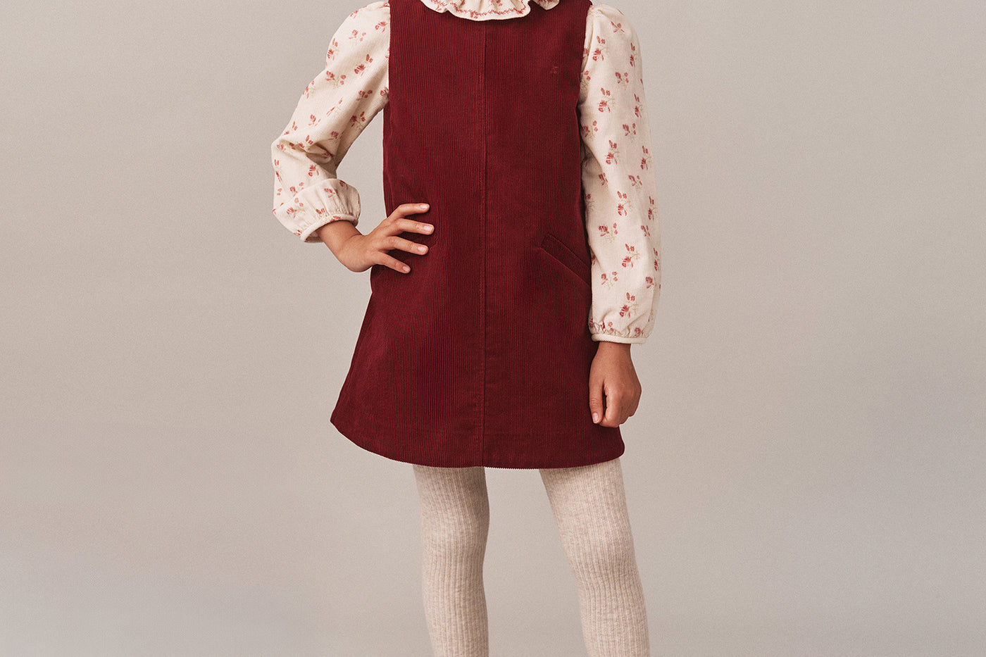 Look de niña invierno 2025 - Vestido rojo