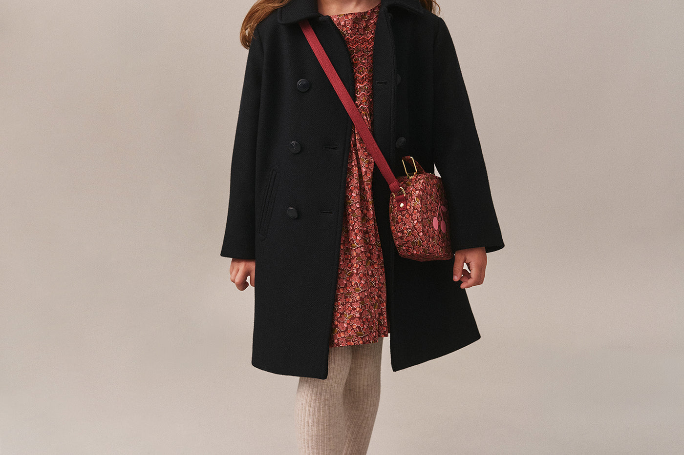 Mädchen Winterlook 2025 – Marineblauer Mantel