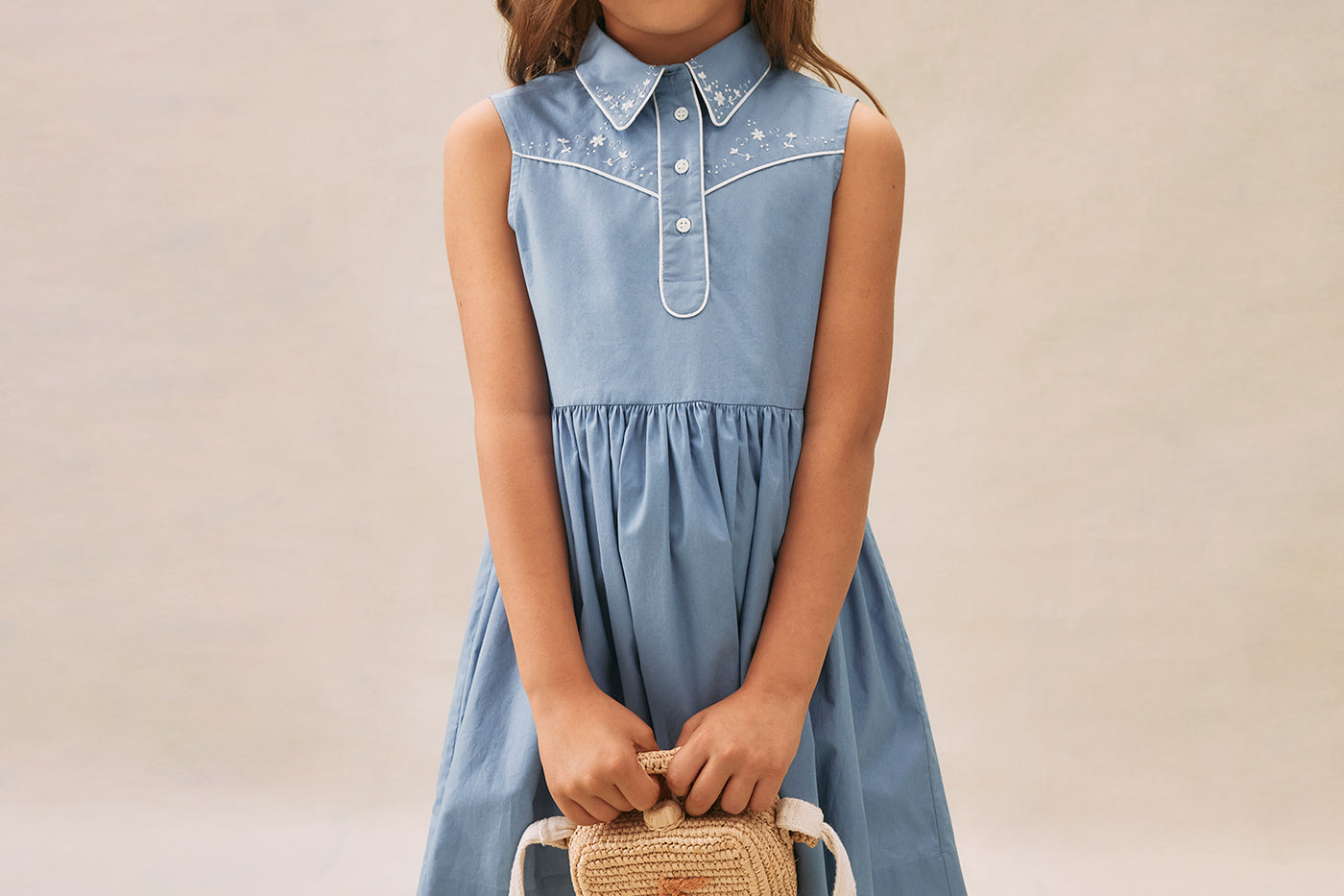 Look de niña verano 2025 Vestido estilo western