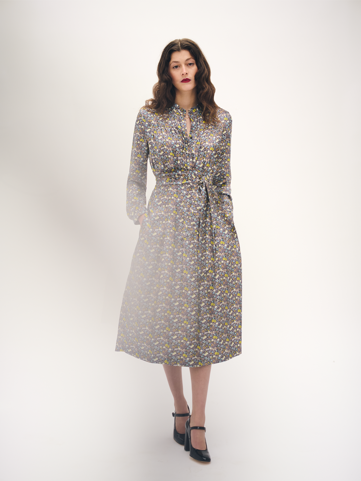 Invierno 2024 look con vestido Gentlewoman Liberty de mujer