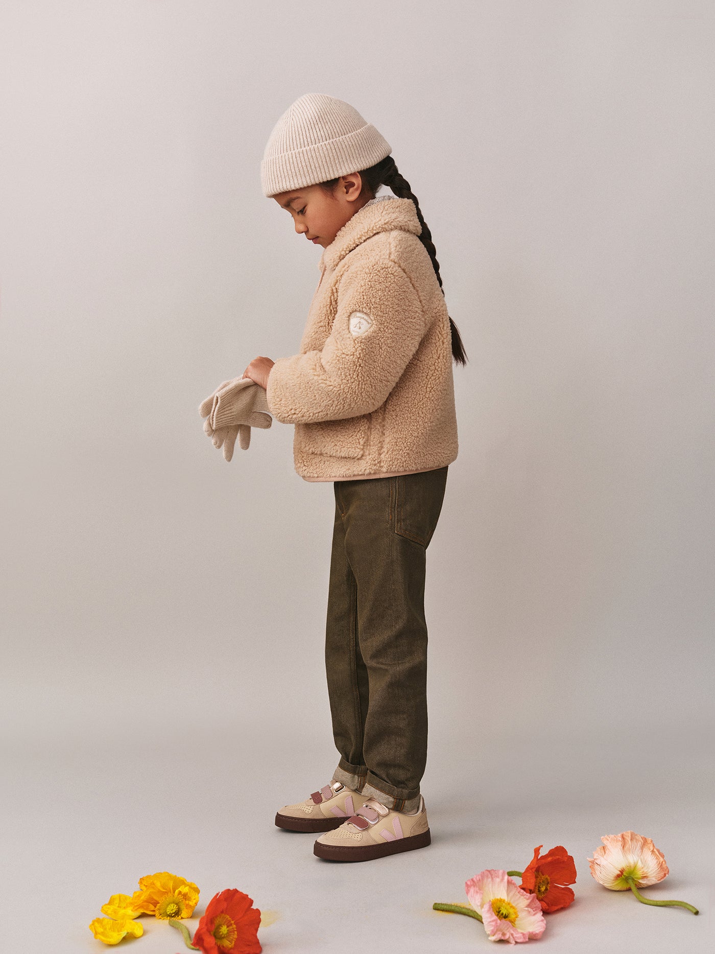 Look de niña invierno 2025 - Chaqueta de pelo sintético