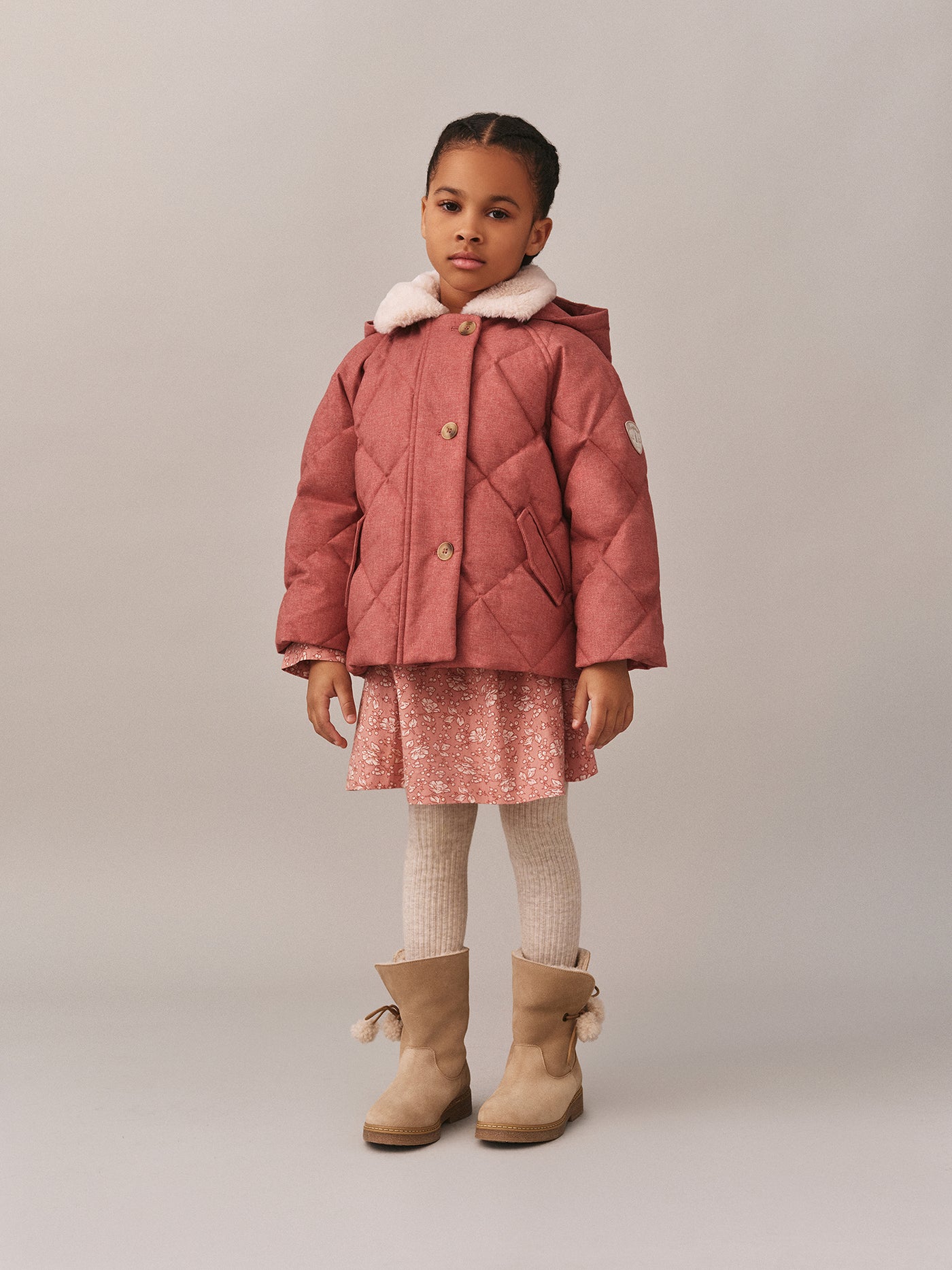 Look de niña invierno 2025 - Chaqueta acolchada rosa