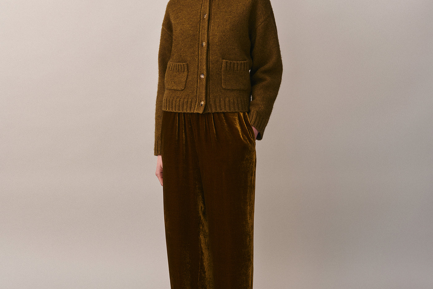Look de mujer invierno 2025 - Chaleco de lana de yak