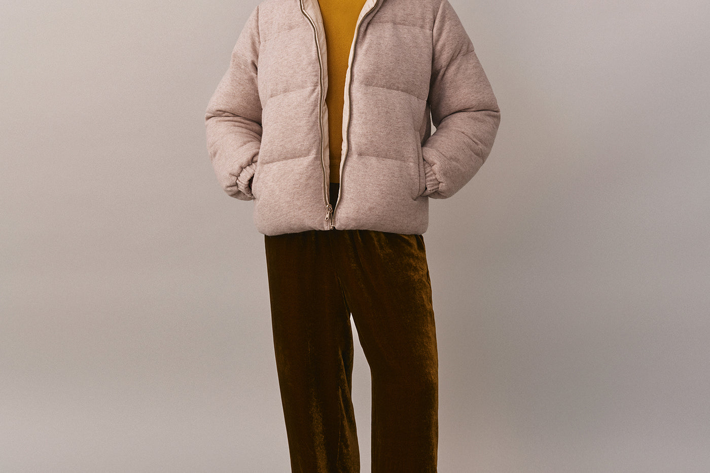 Look de mujer invierno 2025 - Chaqueta reversible de plumón