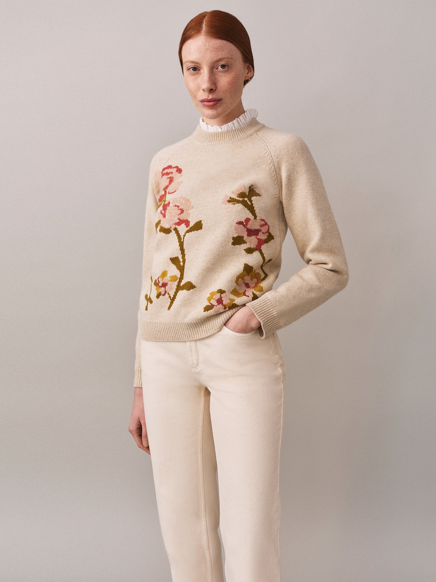Look Femme Hiver 2025 - Pull brodé fleurs