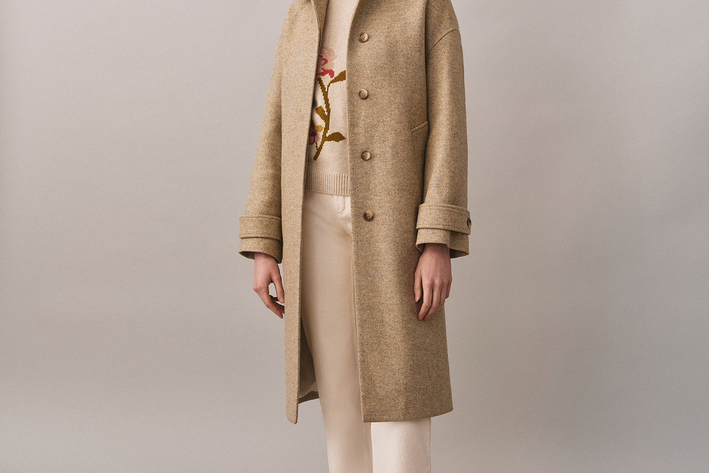 Damen Winterlook 2025 – Melierter Wollmantel