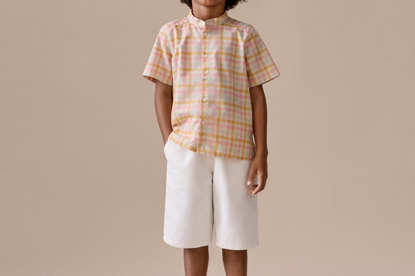 Look de niño verano 2026 - Camisa de cuadros