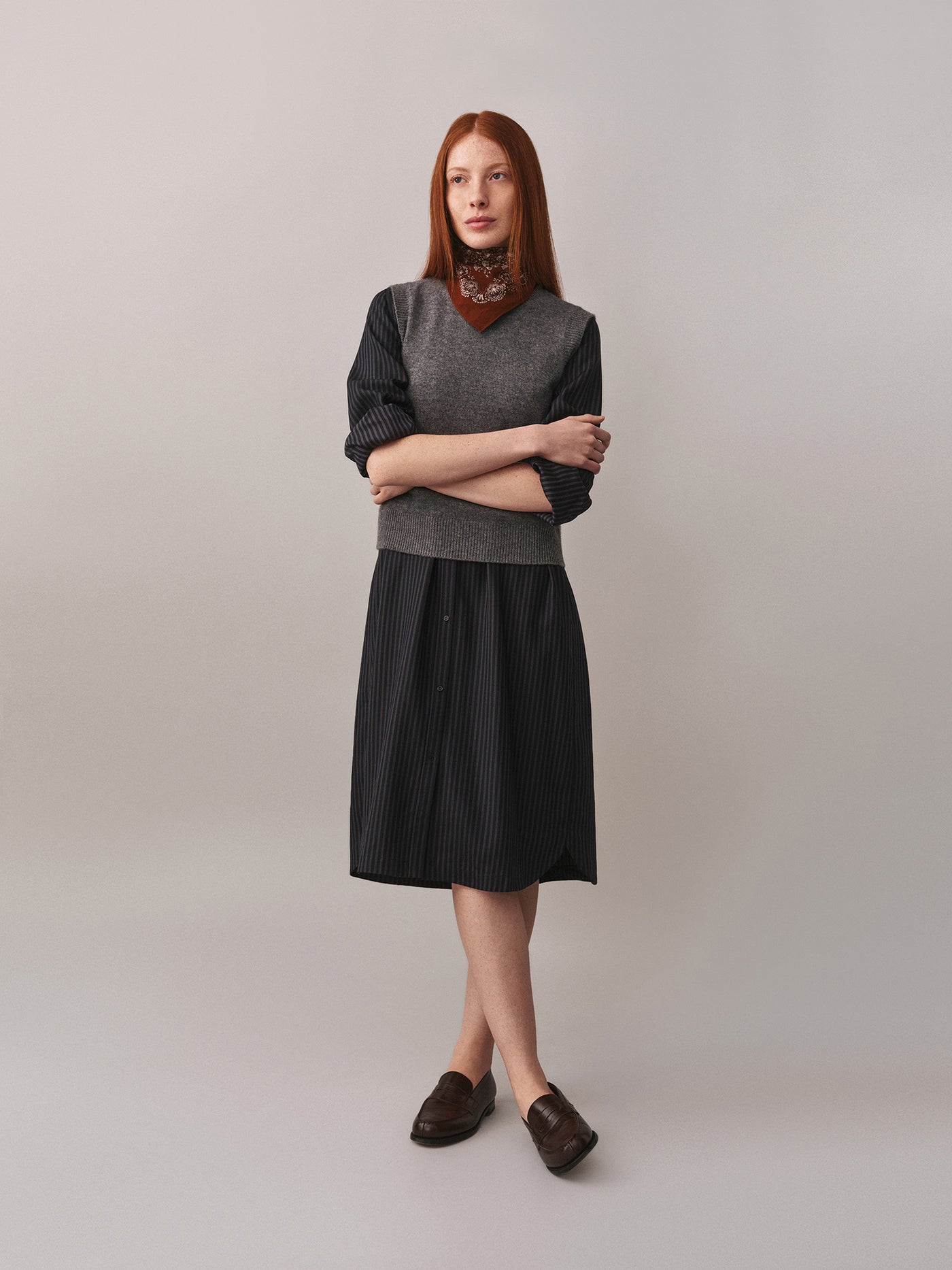 Damen Winterlook 2025 – Gestreiftes Kleid