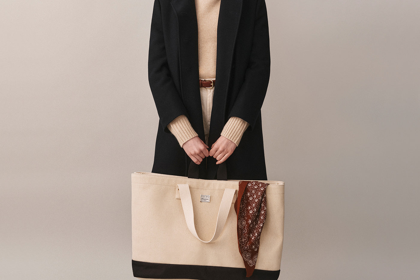 Look de mujer invierno 2025 - Abrigo marinero de lana