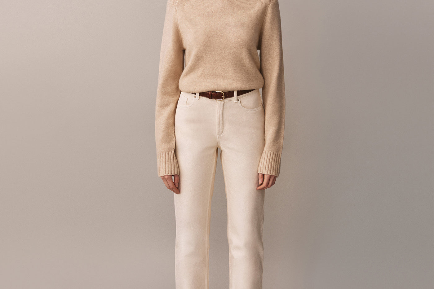Look de mujer invierno 2025 - Jersey de cuello alto