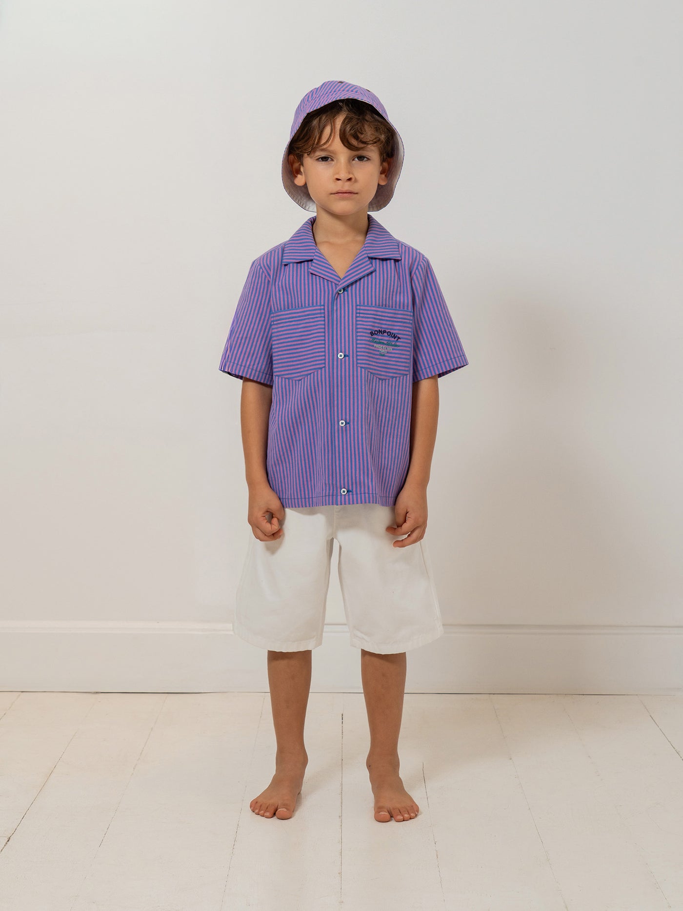 Look Garçon Collection Croisière 2026 - Chemise Rayures violettes