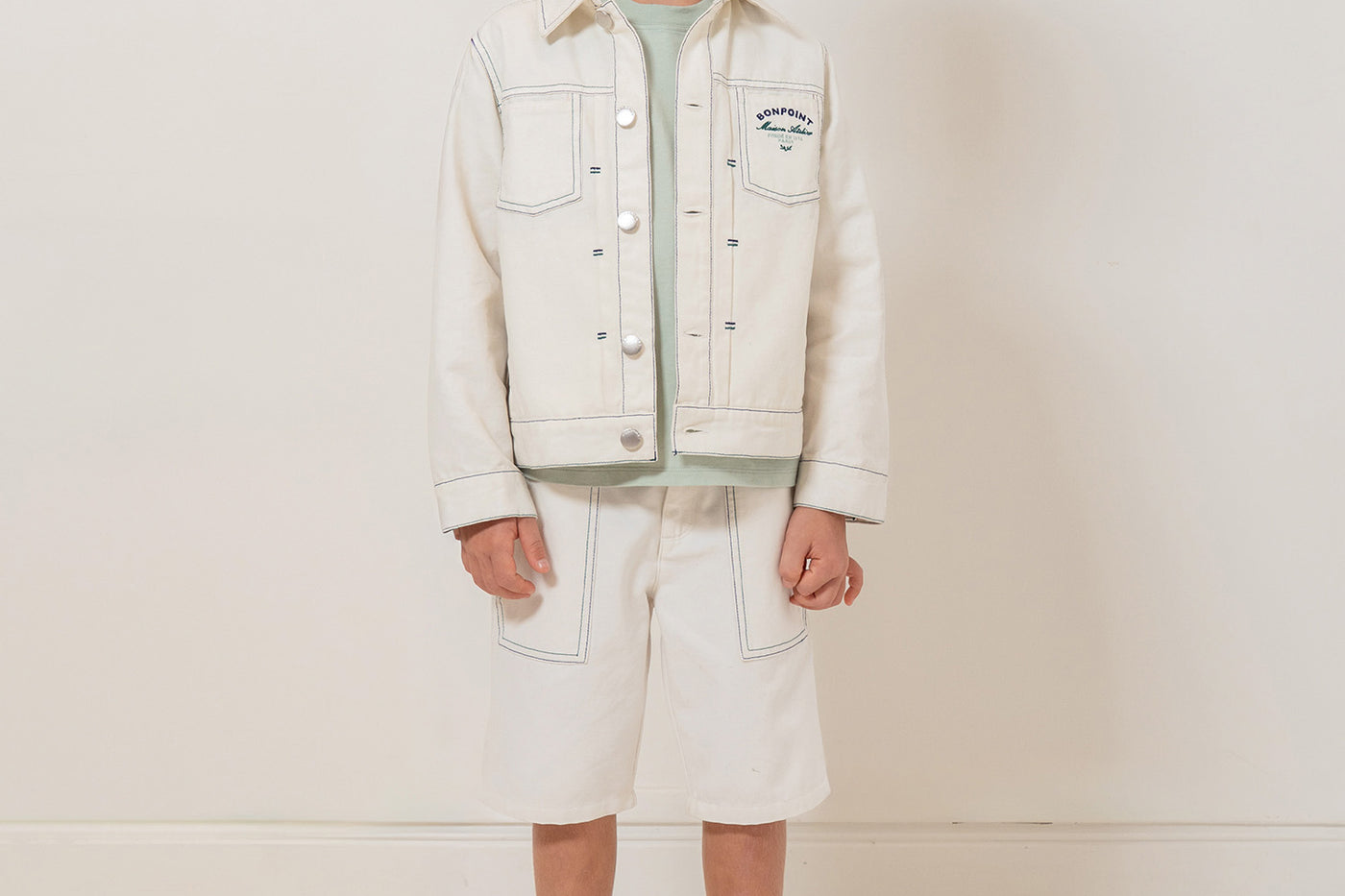 Look Garçon Collection Croisière 2026 - Veste en denim brodée