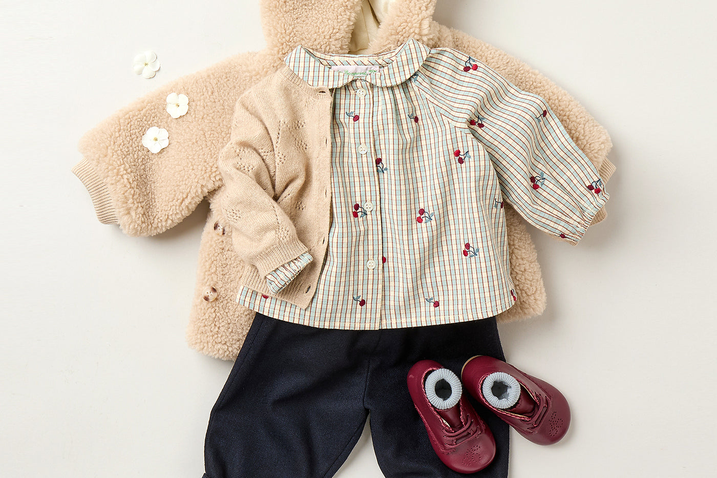 Look bébé fille Hiver 2025 - Blouse domino à cerises en conton biologique