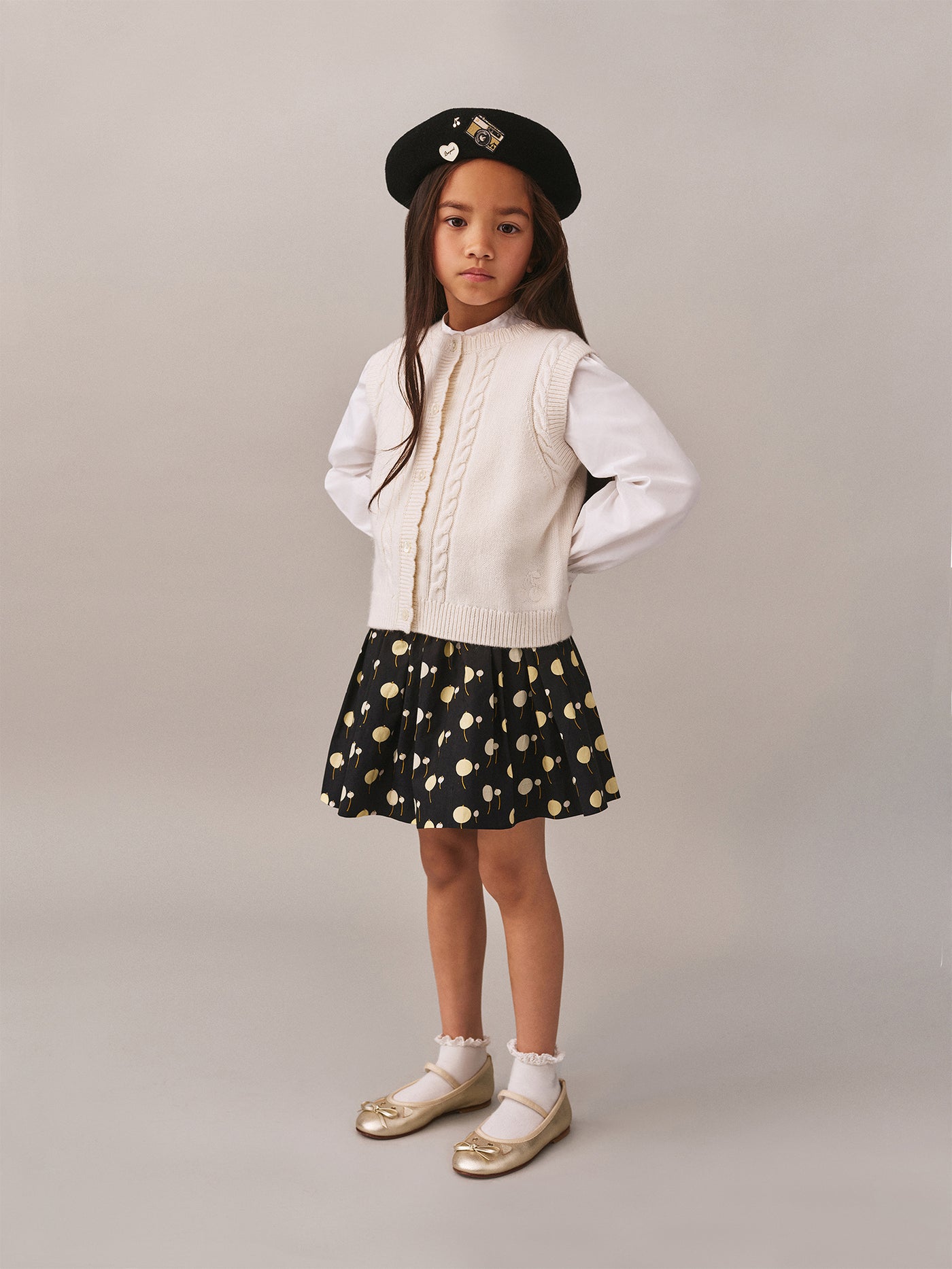 Look fille prefall 2025 Cardigan sans manches