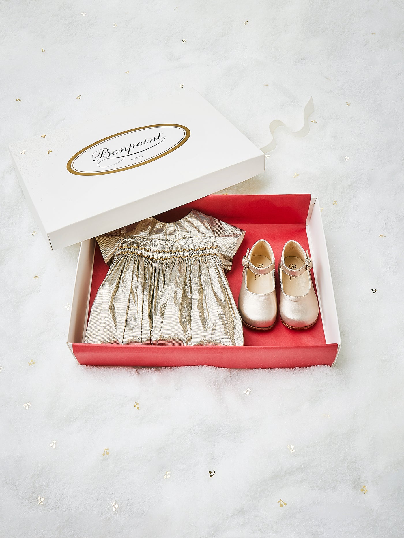 Caja regalo de Navidad con vestido y zapatos dorados de bebé niña