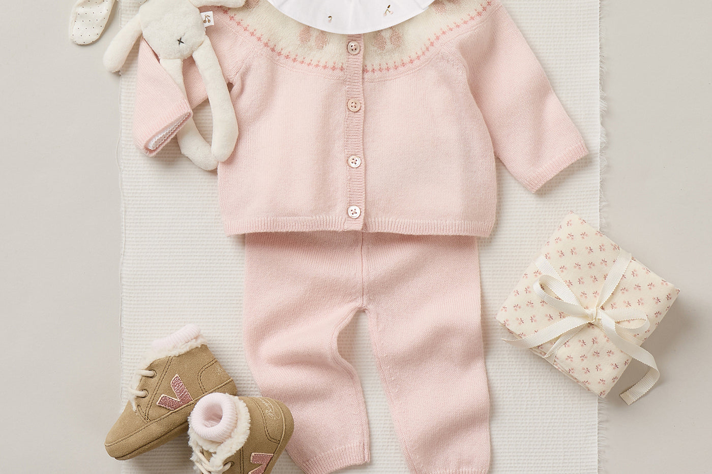 Look Naissance Hiver 2025 - Ensemble en laine et cachemire rose
