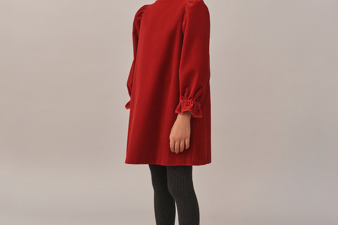 Look de niña invierno 2025 - Vestido de terciopelo rojo