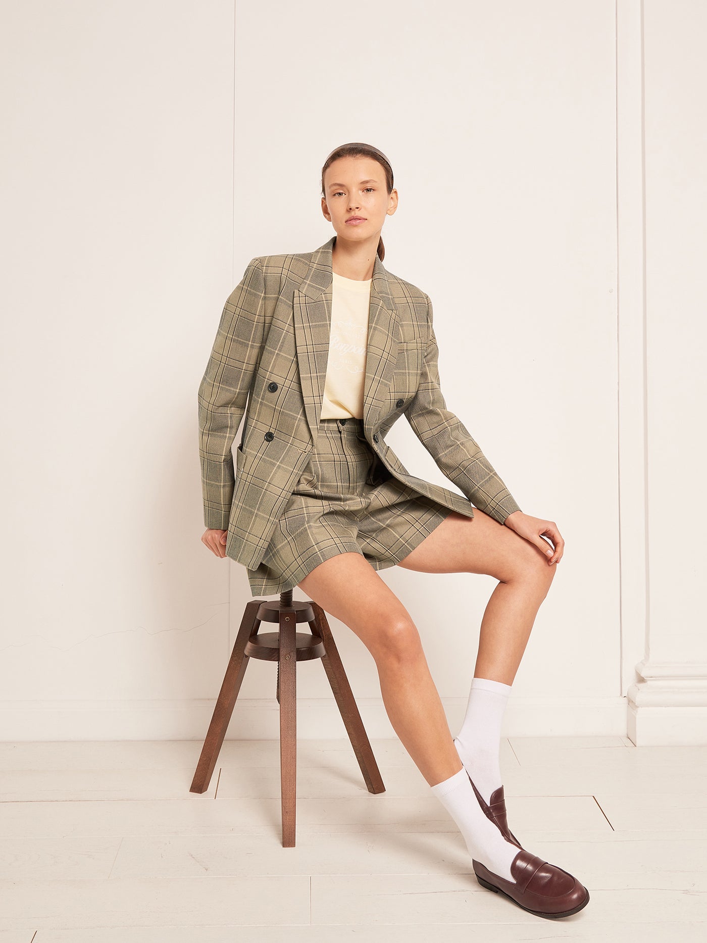 VERANO 2023 LOOK CON CHAQUETA DE CUADROS DE MUJER