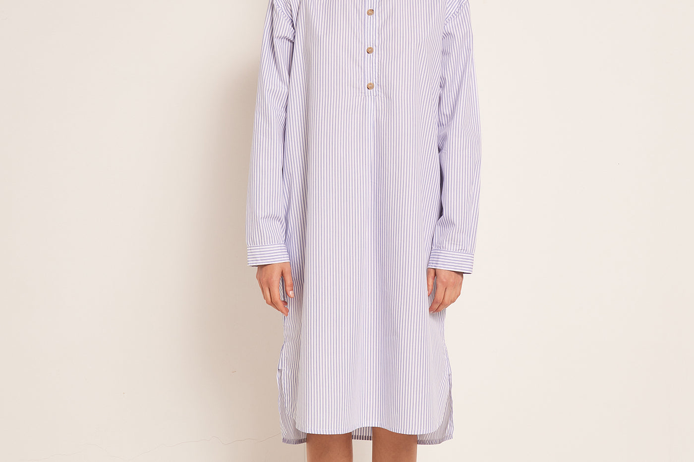 VERANO 2023 LOOK CON VESTIDO DE RAYAS DE MUJER