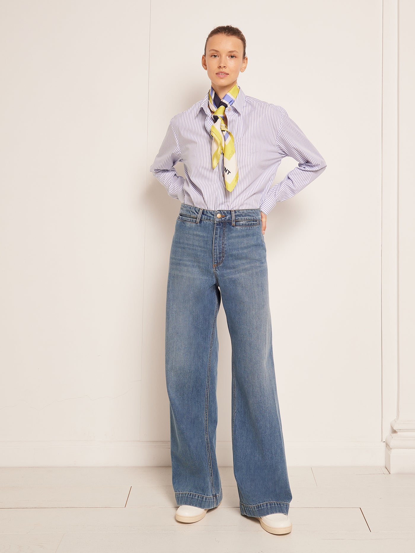 VERANO 2023 LOOK CON CAMISA DE RAYAS DE MUJER