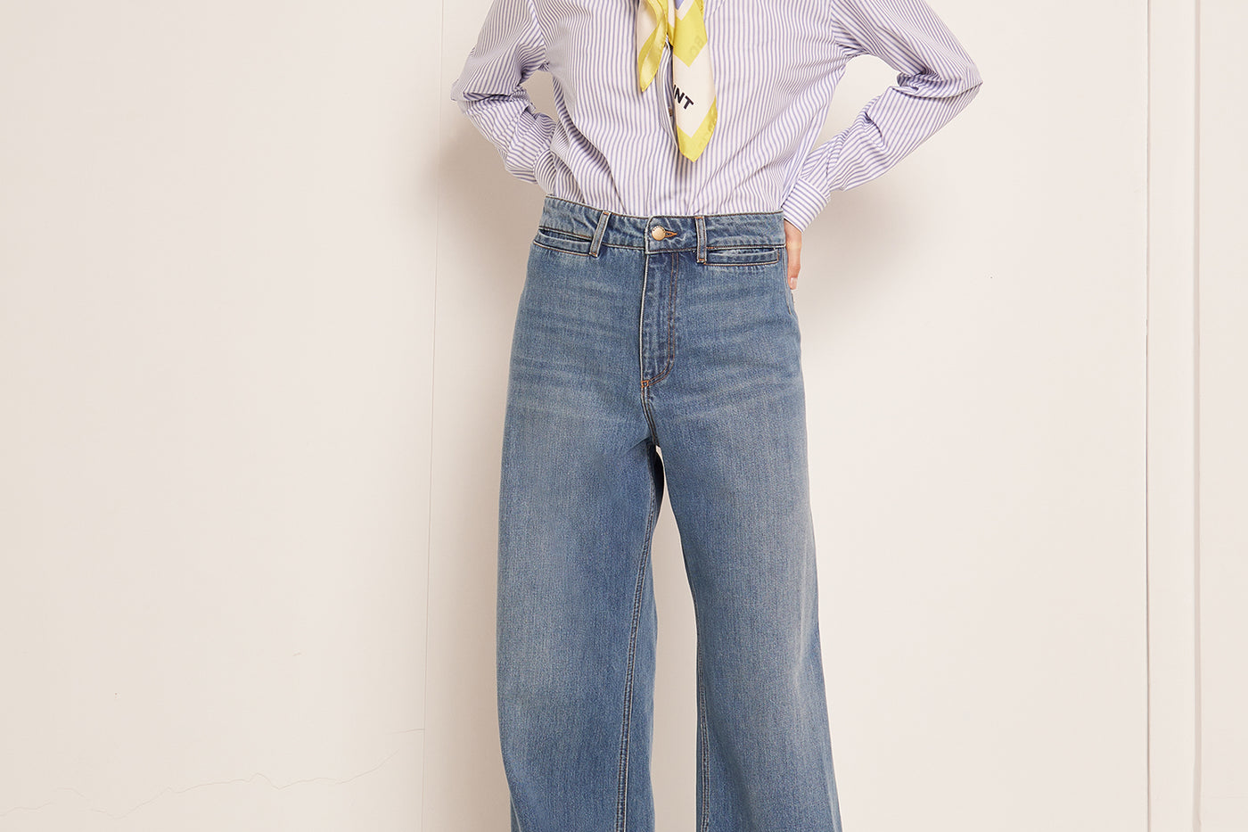 VERANO 2023 LOOK CON CAMISA DE RAYAS DE MUJER