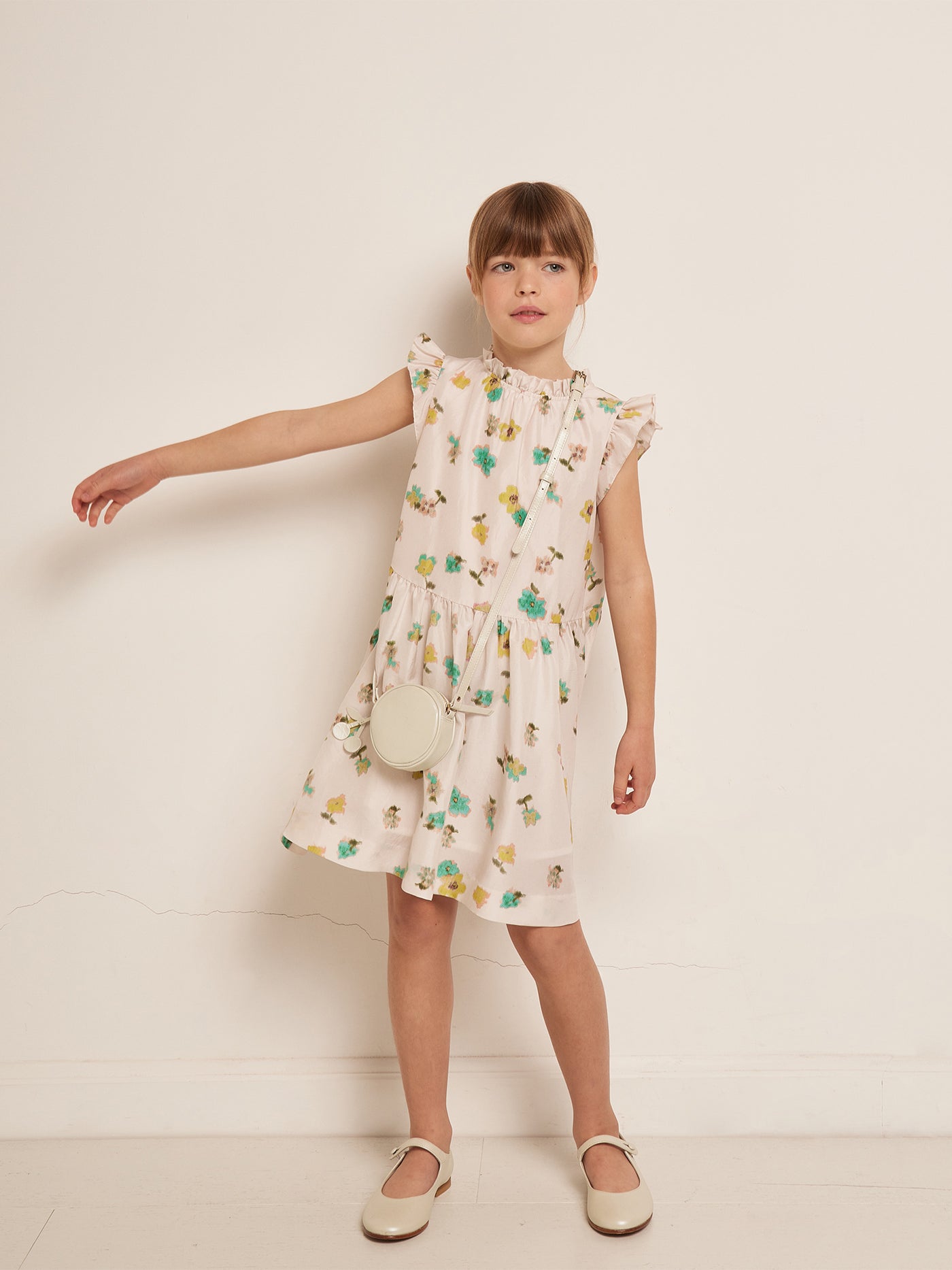 VERANO 2023 LOOK CON VESTIDO FLORAL DE NIÑA