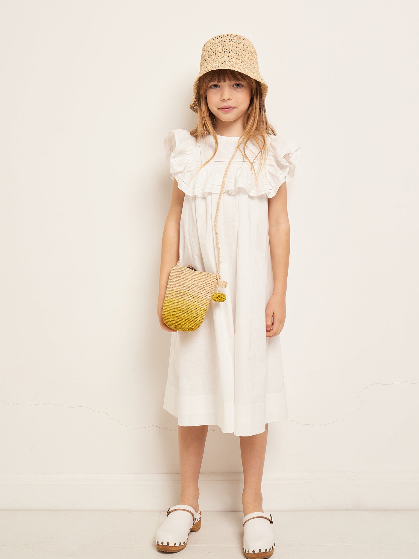 VERANO 2023 LOOK CON VESTIDO MIDI DE NIÑA