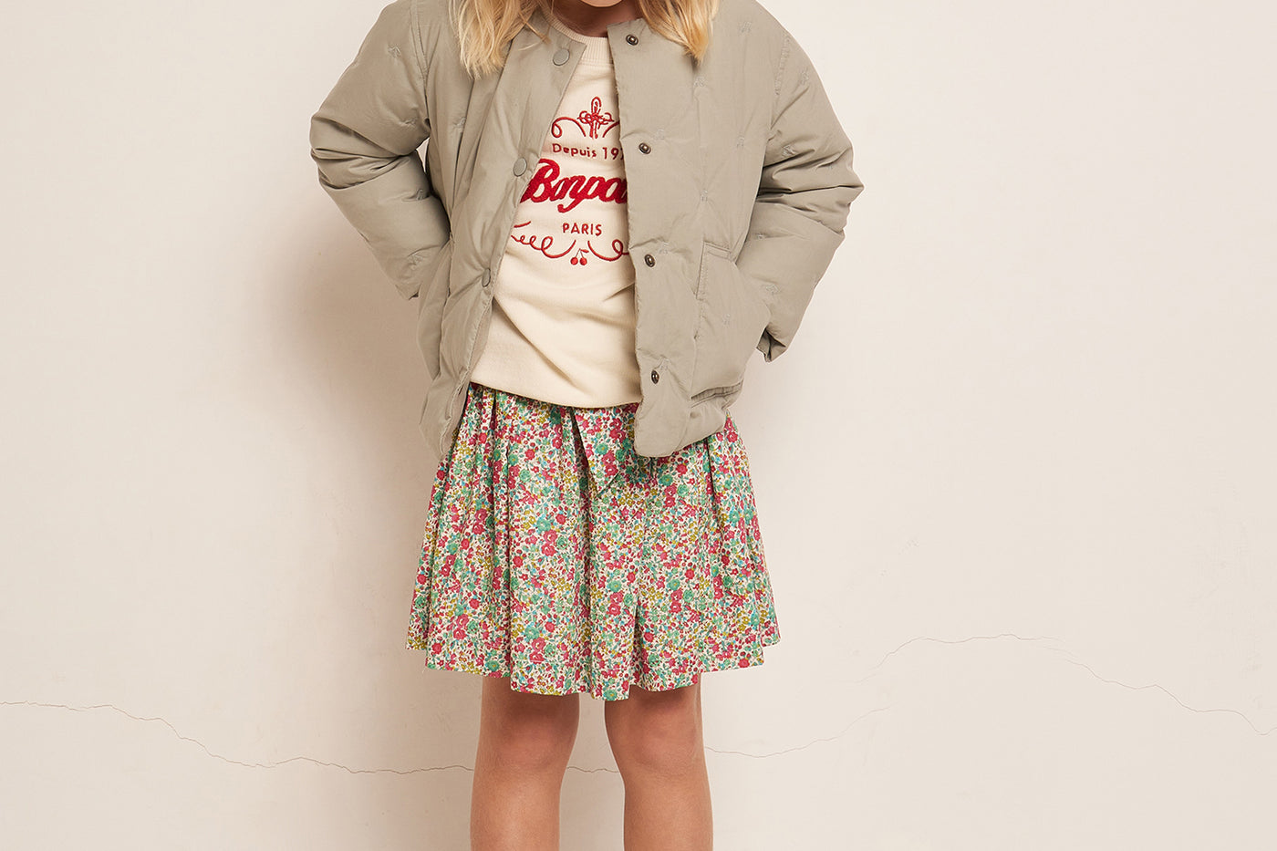 VERANO 2023 LOOK CON CHAQUETA VERDE AZULADO DE NIÑA