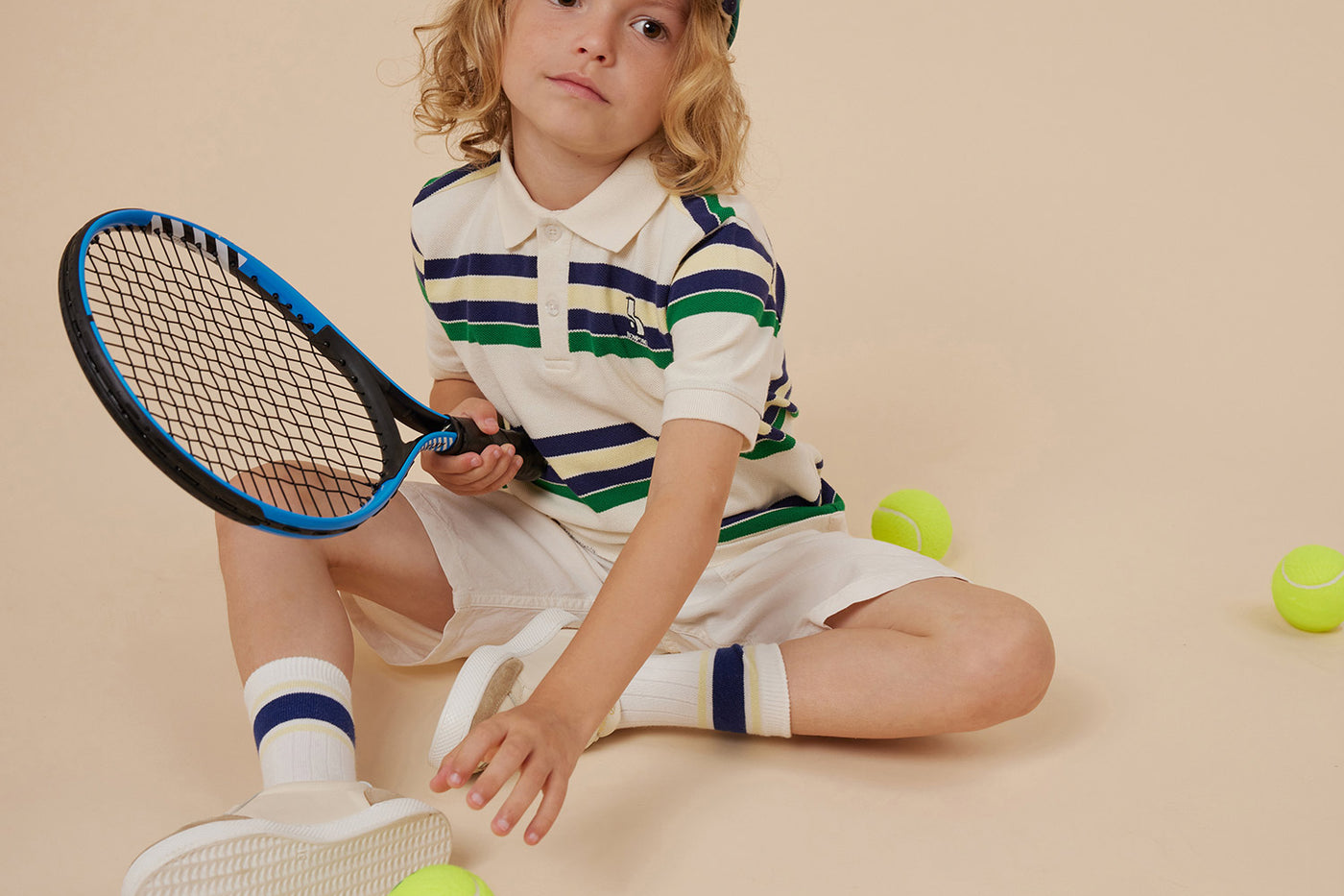 Verano 2024 look con polo de rayas de niño