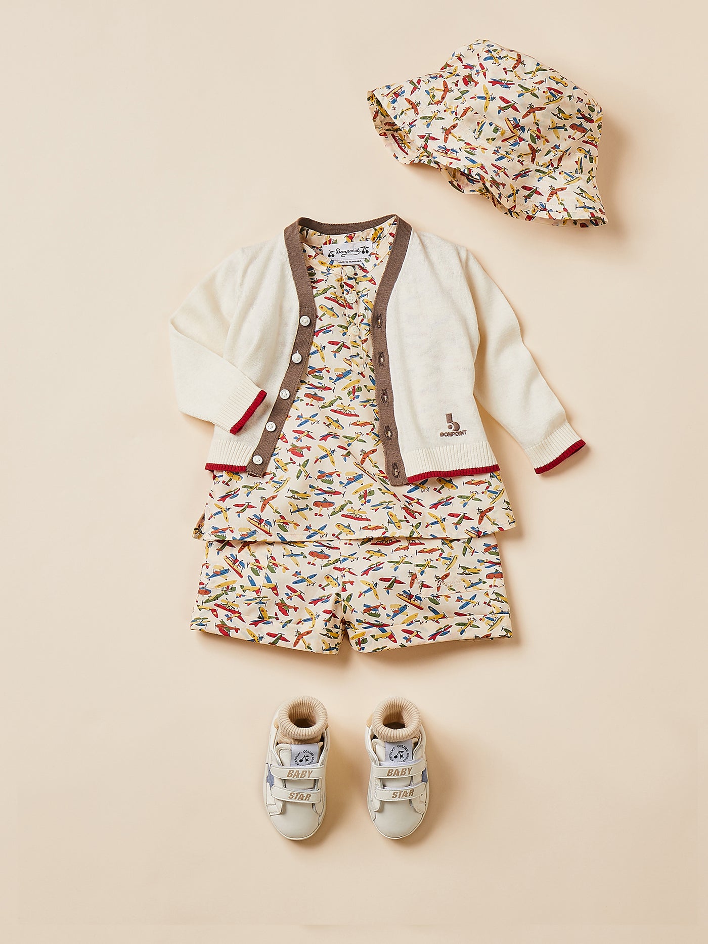 Verano 2024 look con camisa de tejido Liberty de bebé niño