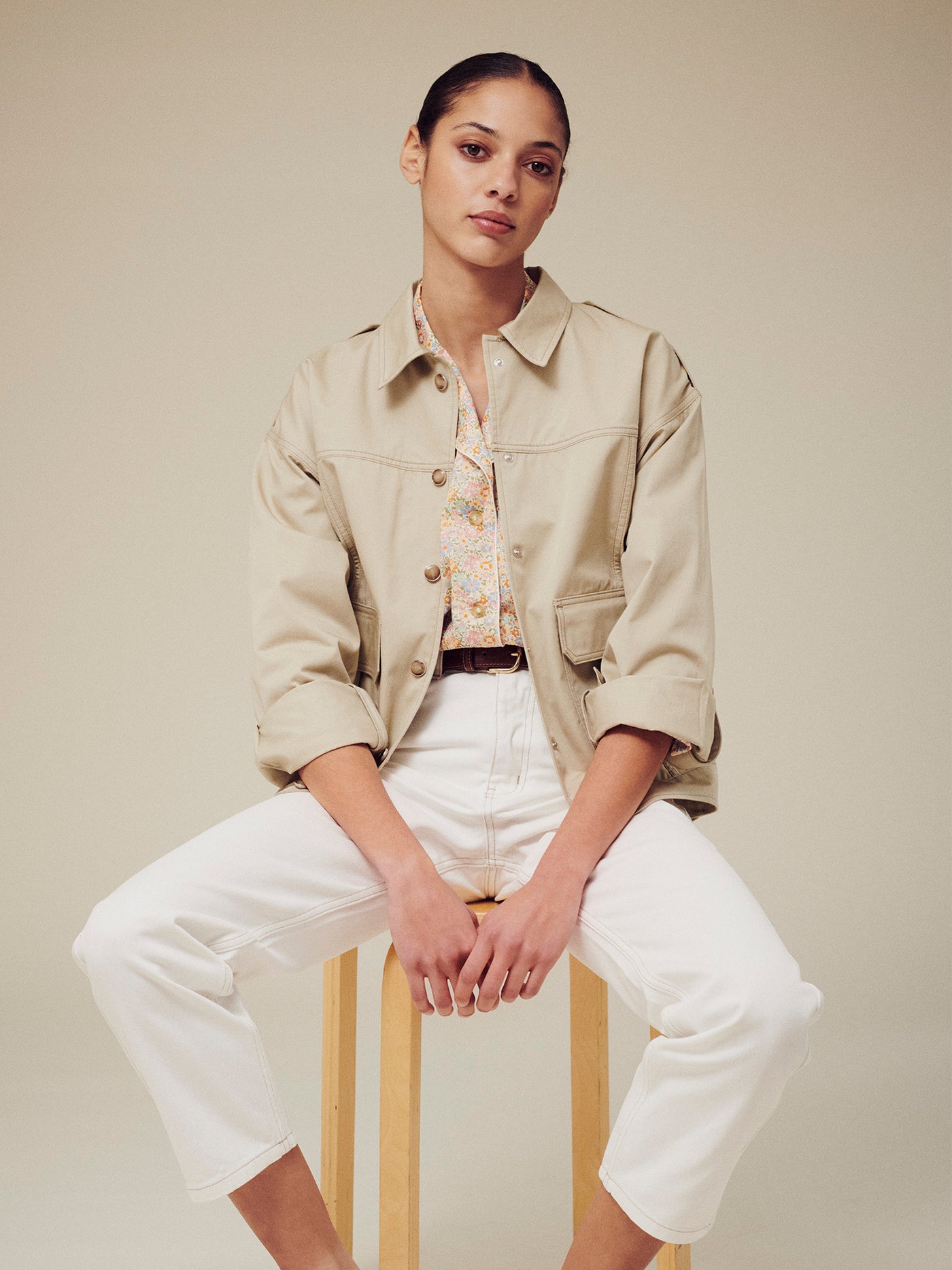Women's summer look 2025 beige jacket