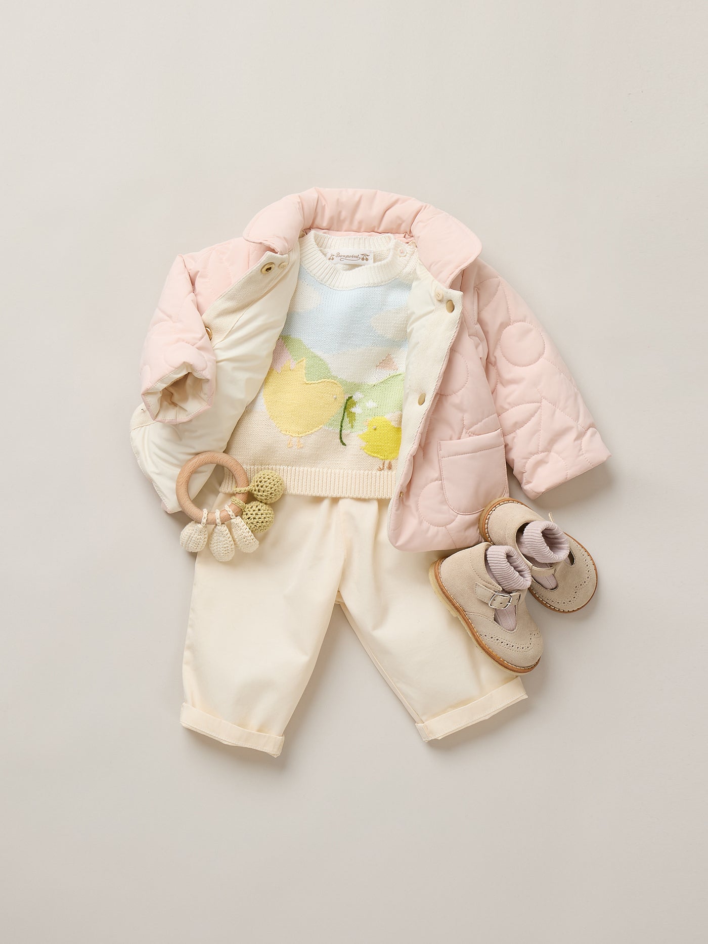 Look Bébé fille Eté 2026 - Pull à motifs poussins et doudoune matelassée