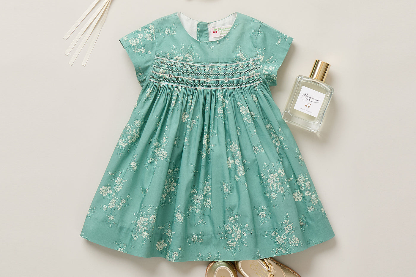 Look de ceremonia de bebé niña verano 2026 - Vestido con punto smock Maruska en tejido Liberty