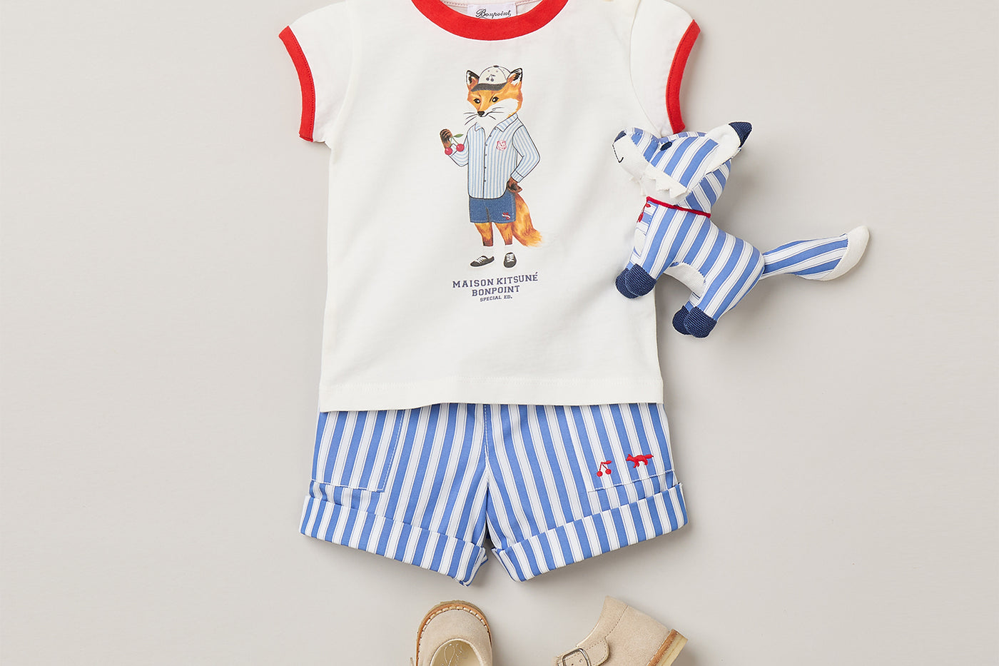 Bonpoint x Maison Kitsuné Baby-Jungen-Look – Bedrucktes T-Shirt und gestreifte Shorts aus Bio-Baumwolle