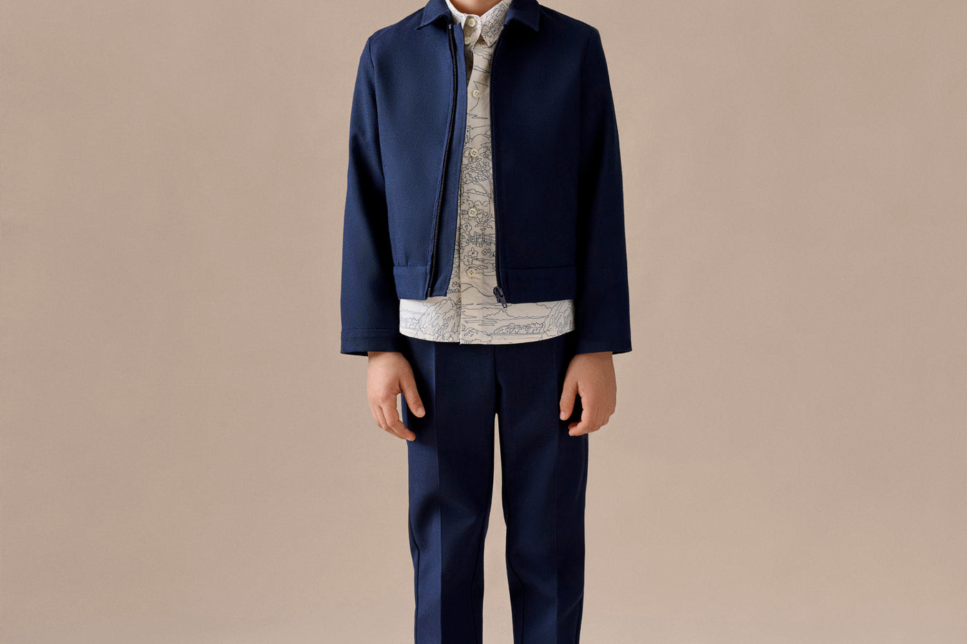 Look de niño verano 2026 - Chaqueta de traje con solapa de pico