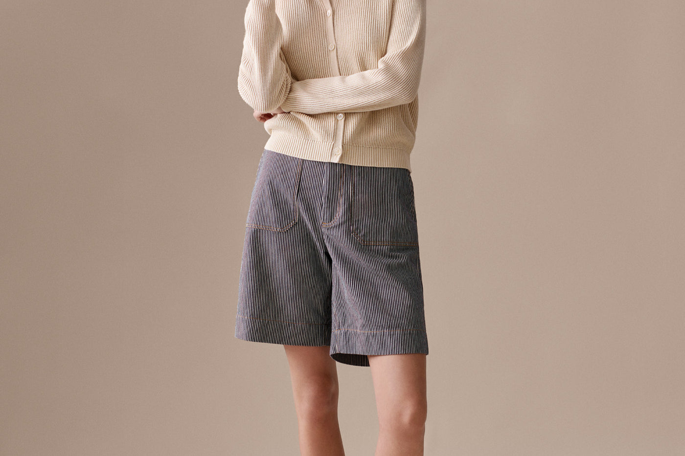 Damen Sommerlook 2026 - Gestreifter Cardigan mit Zopfmuster