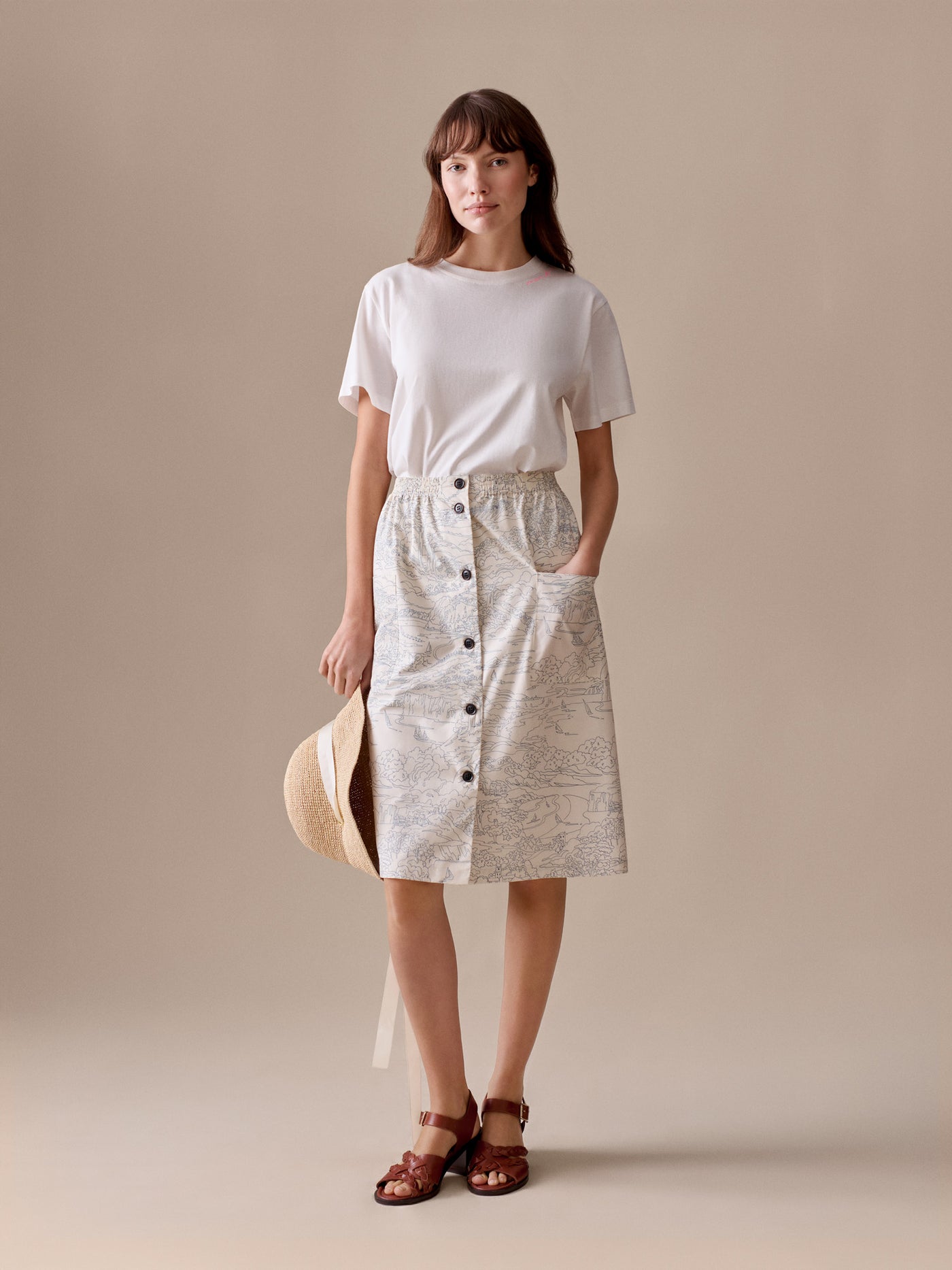 Look Femme Eté 2026 - T-shirt brodé Amour