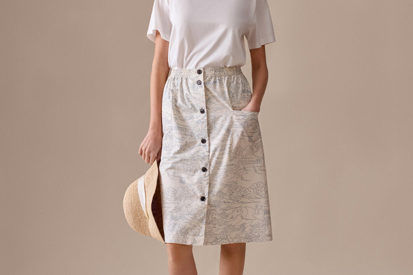 Look Mujer Verano 2026 - Camiseta bordada con la palabra «Amour»