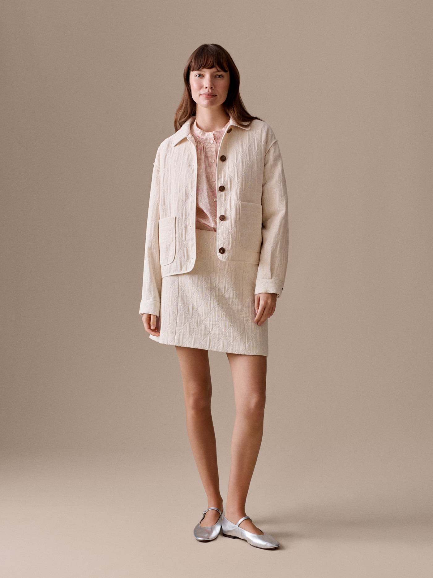 Look Femme Eté 2026 - Veste avec broderie cerise