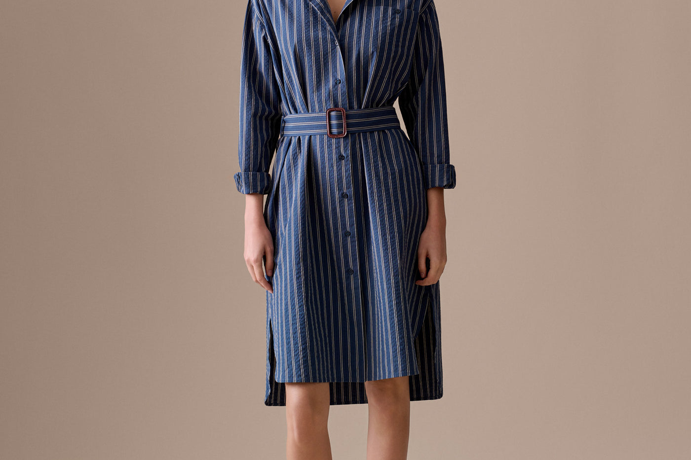 Look Mujer Verano 2026 - Vestido camisero a rayas