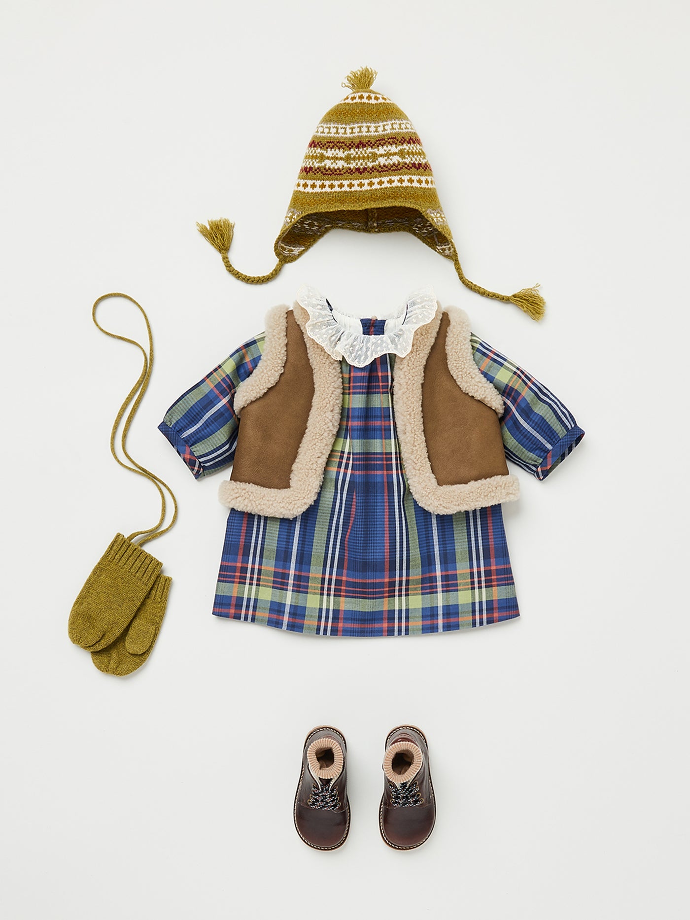 Invierno 2023 look con chaleco de piel de oveja de bebé niña
