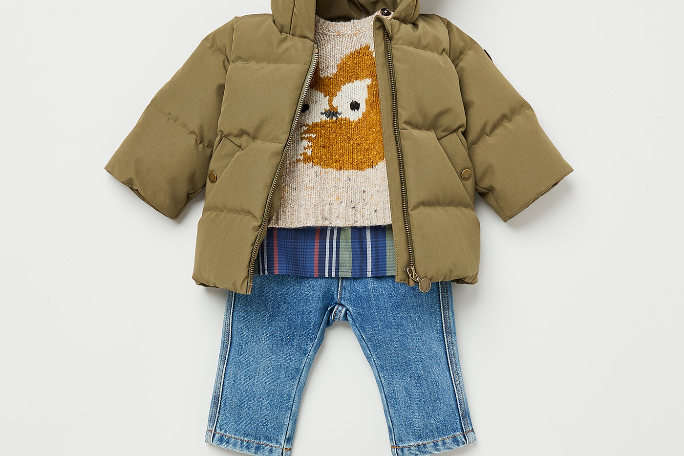 Invierno 2023 look con jersey de bebé niño