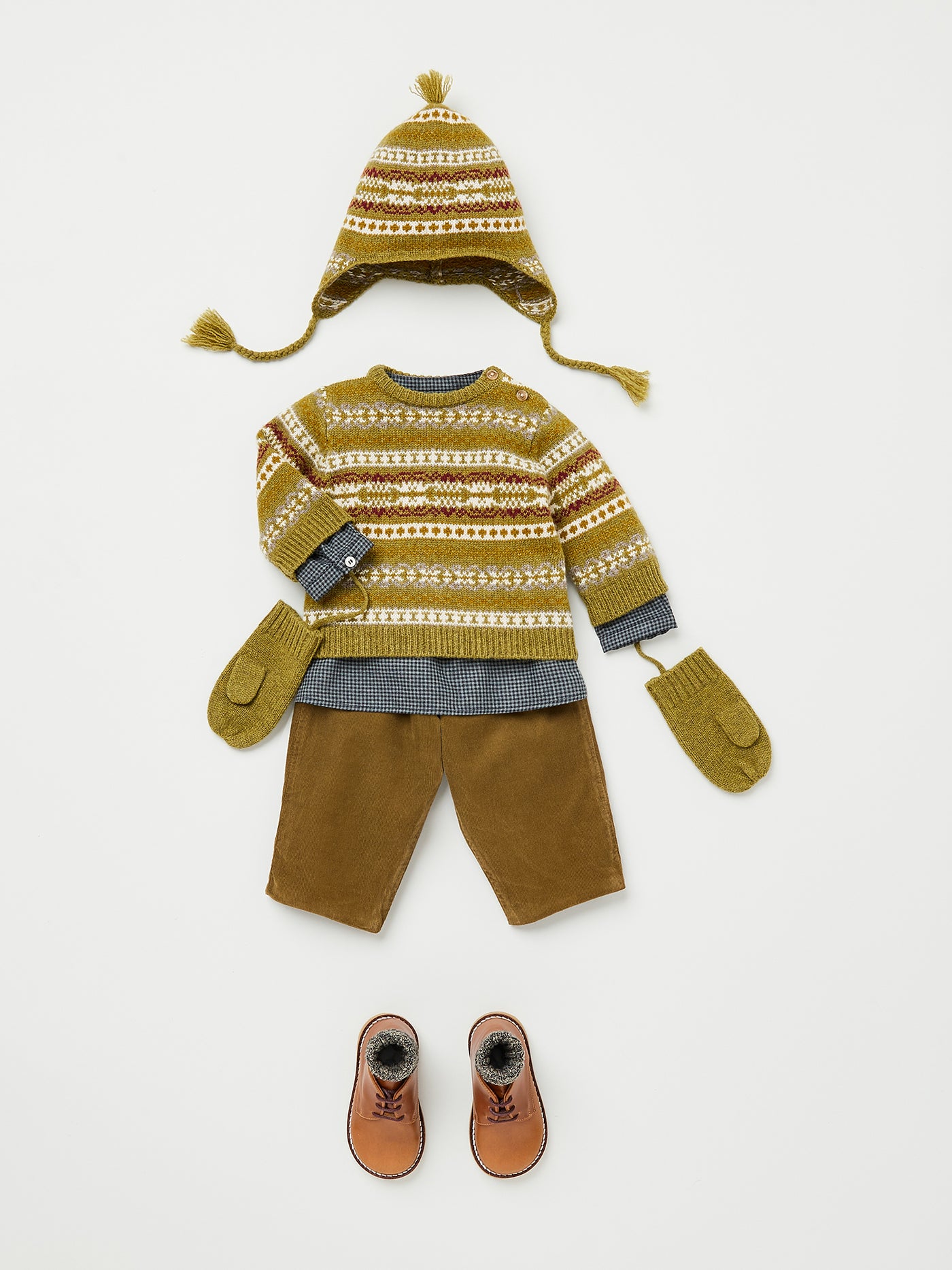 Invierno 2023 look con jersey estampado de bebé niño
