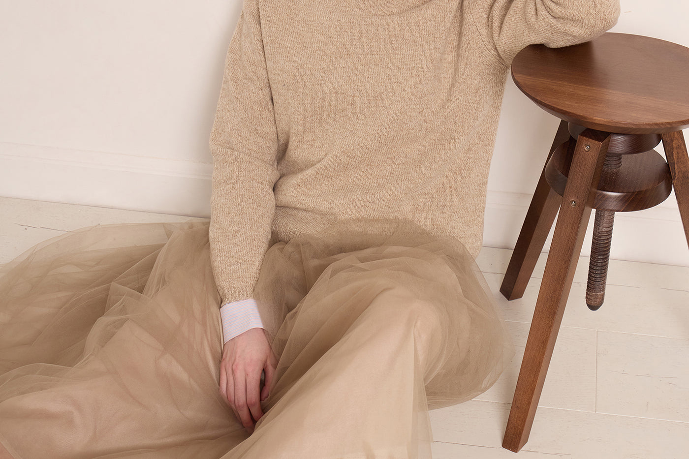 Invierno 2023 look con falda de tul de mujer