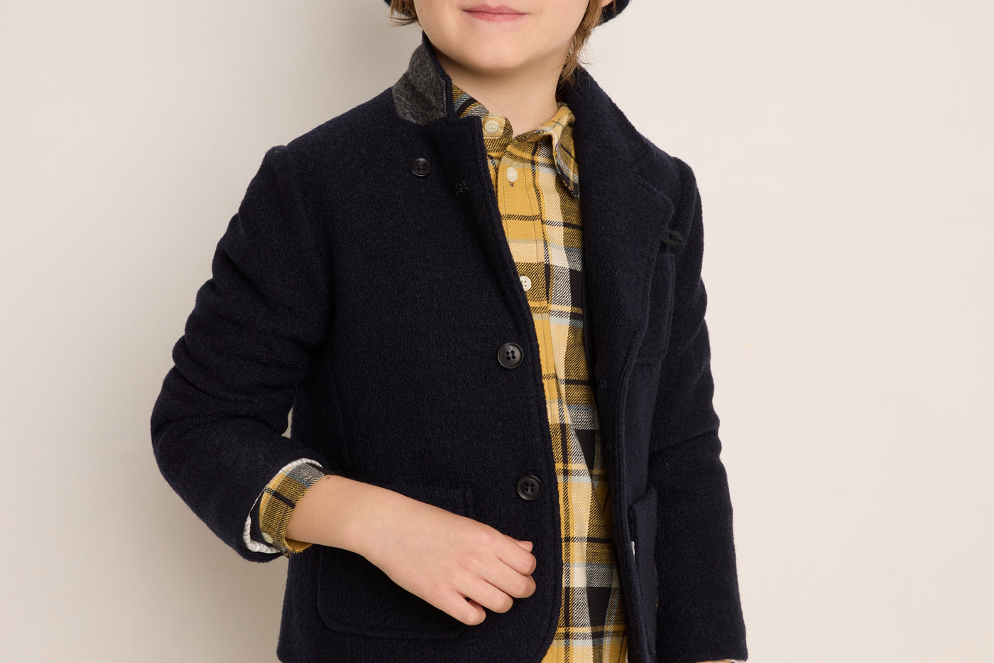 Invierno 2023 look con blazer de niño