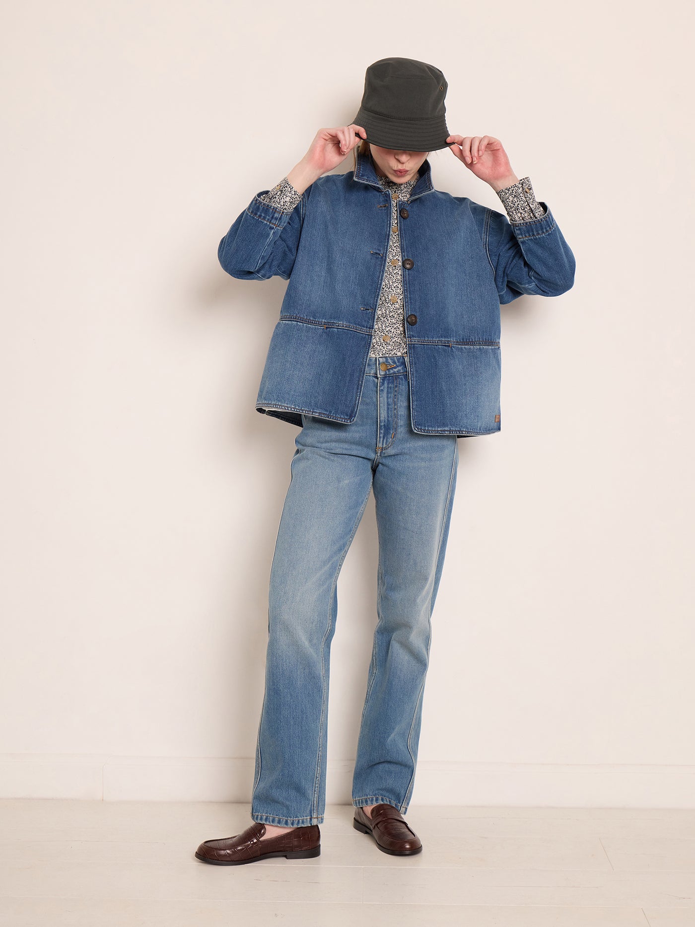 Invierno 2023 look vaquero de mujer
